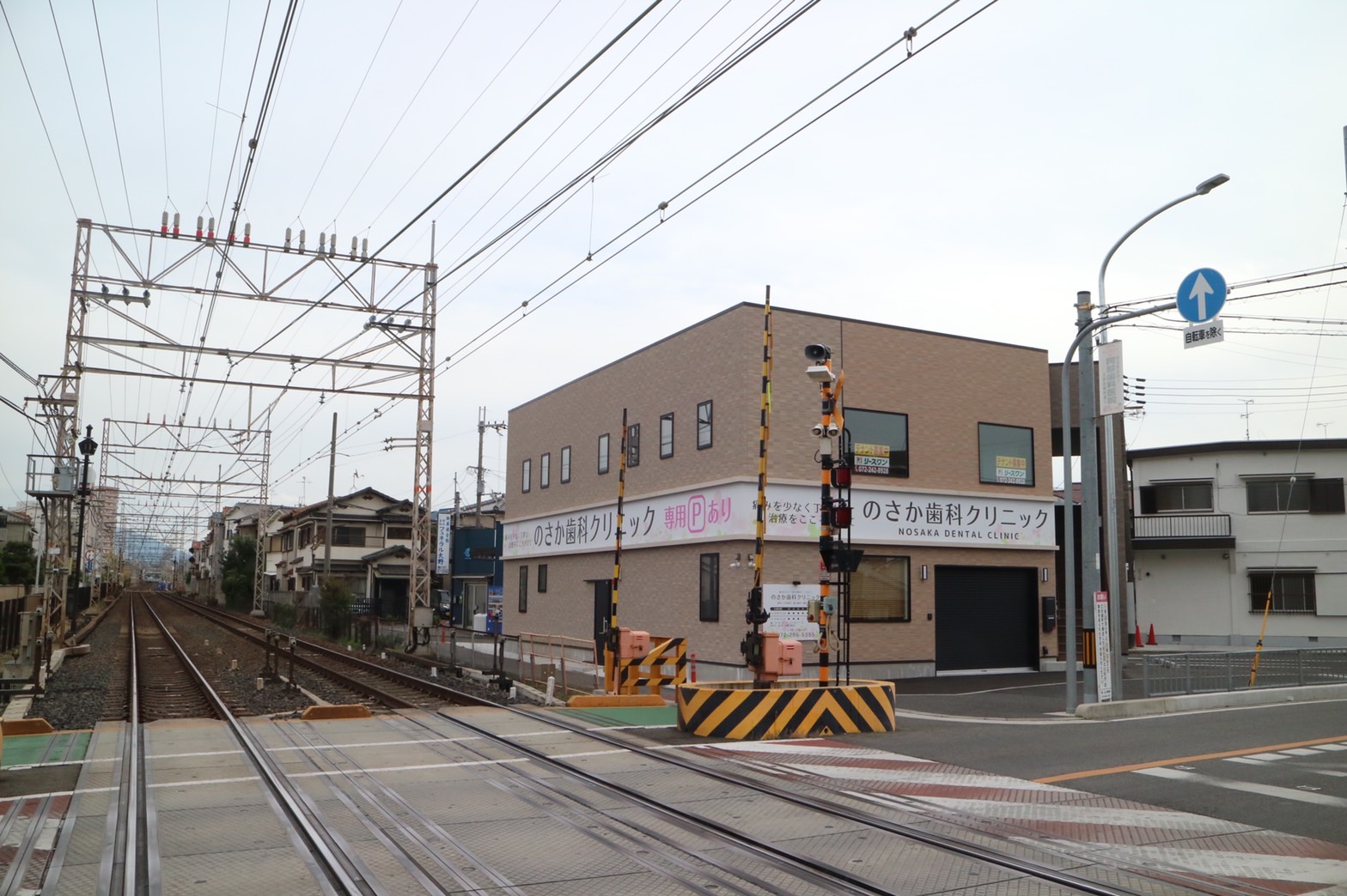 ★申込中★【新築テナントビル２階　医科・学習塾・美容院・事務所などにお勧め物件です（1階歯科入居中）】