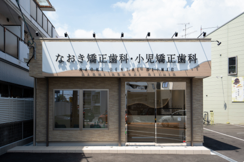 白と木目で整える、清潔感と温もりのバランス